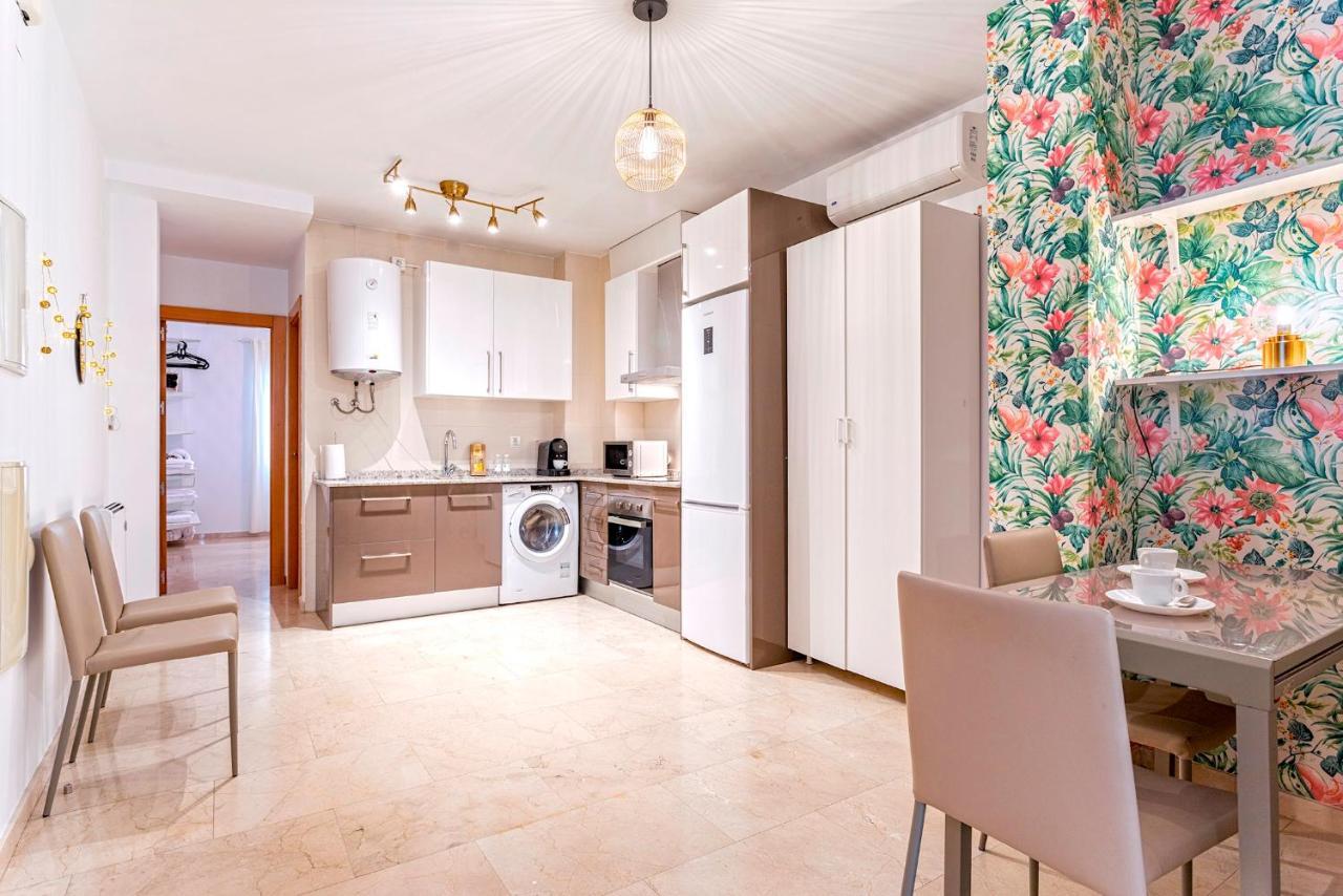 Happy Tropical - Centro Historico Apartment Malaga Luaran gambar